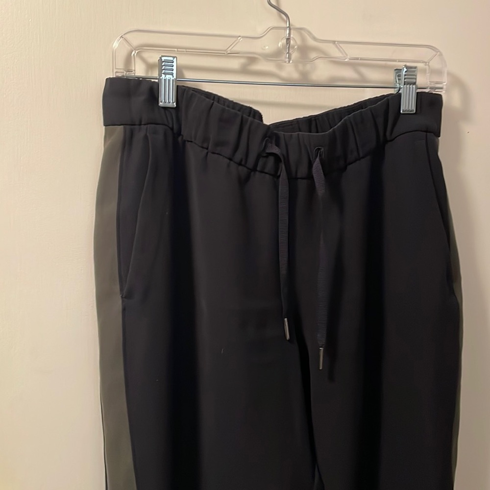 Lululemon On the Fly Pant Woven with side stripe